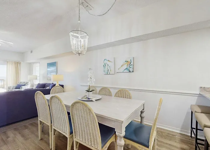 Large Gulf Front On The Near Restaurants & Activities Holiday home